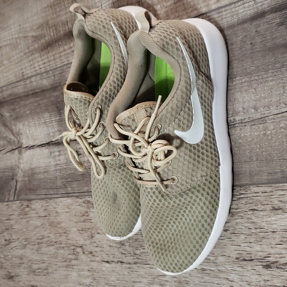 Nike tennies shoes